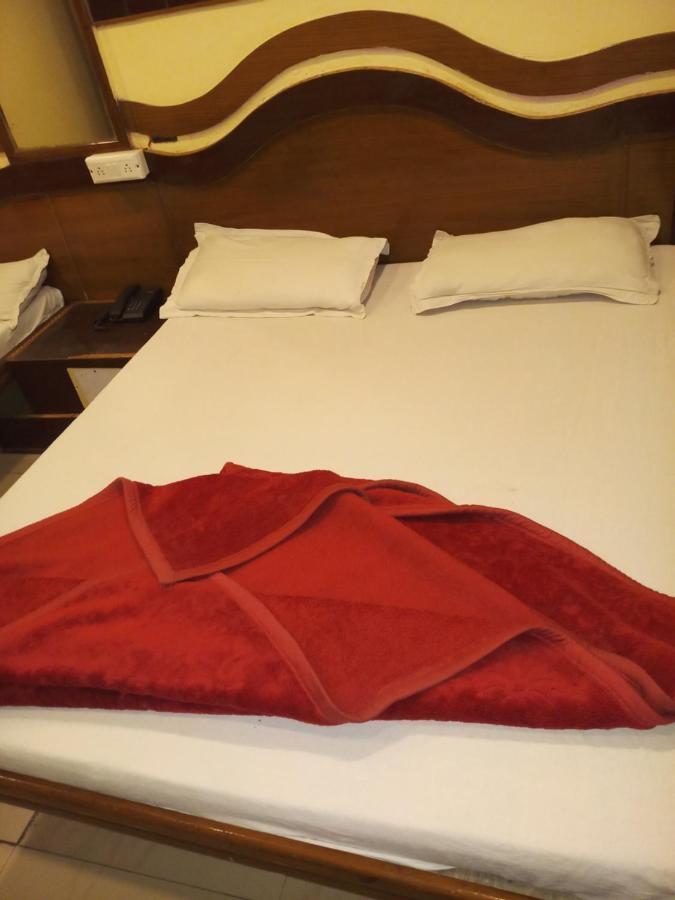 Hotel Diplomat Inn Yeni Delhi Dış mekan fotoğraf